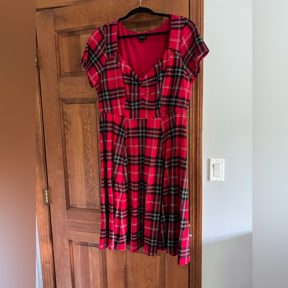 Torrid red plaid dress size 1x . Perfect for Christmas!!!